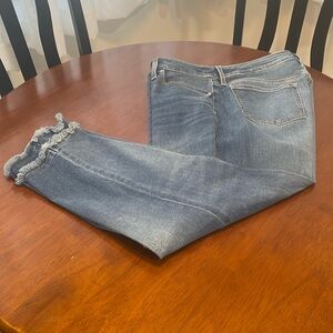 Chicos 2 US 12 cropped jean